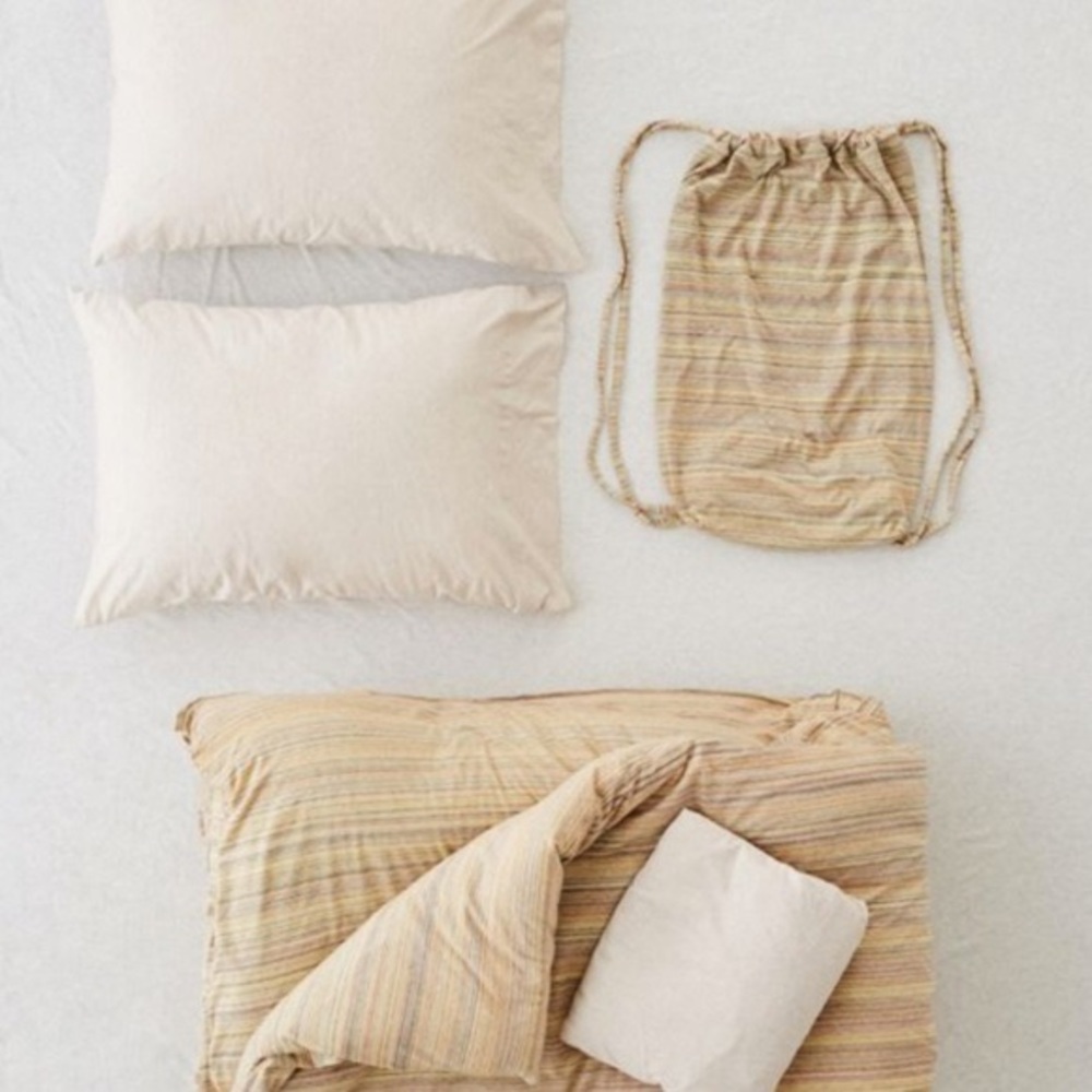 UO Neutral T-Shirt Jersey Comforter Snooze Set